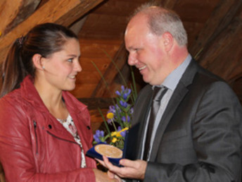 Carina Vogt erhält am 25. September 2015 die Bürgermedaille der Gemeinde Waldstetten